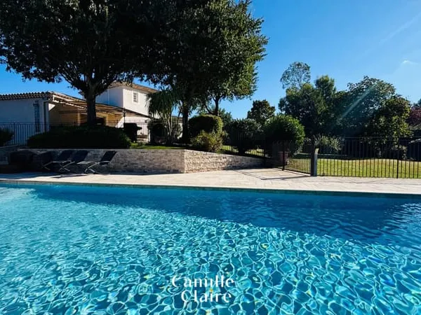 Exclusivité ! Maison d'environ 202 m2 avec terrain plat de