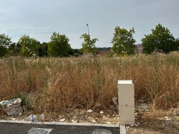 Terrain 663 m²