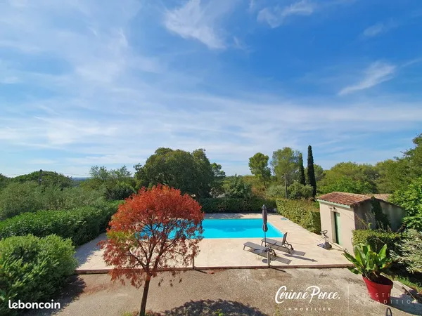 Propriété 7 pièces 244 m²