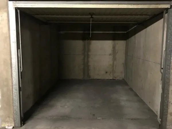 Garage box fermé Lyon 7