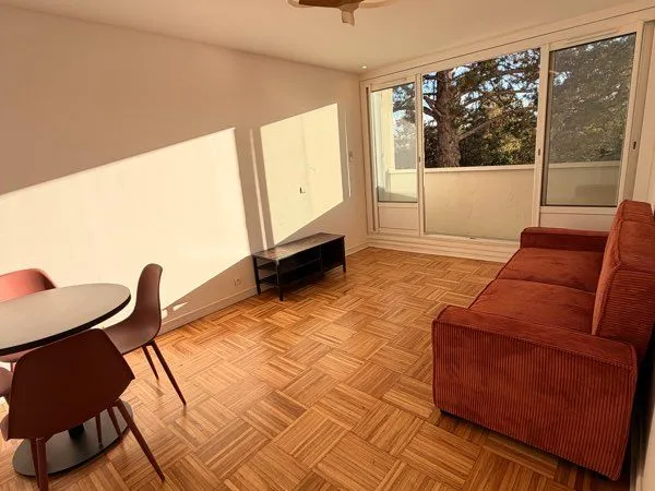 À LOUER - 3 PIÈCES MEUBLÉ - 60 m² - BALCON + PARKING PRIVÉ + CAVE