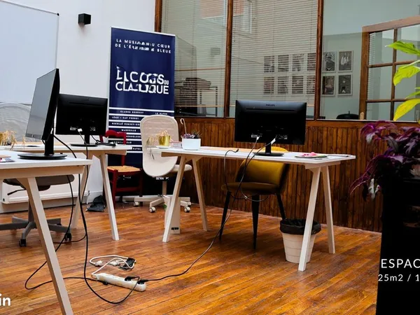 Bureau privé trois postes dans espace partagé atypique, accueillant et lumineux