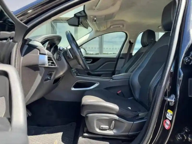 Jaguar F-Pace 2.0d 180ch pure bva8 — photo 10