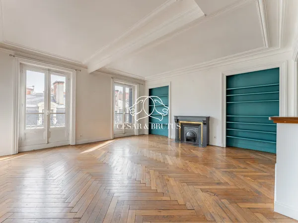 Prestige Grolée : Splendide T3 bourgeois avec balcon et cachet