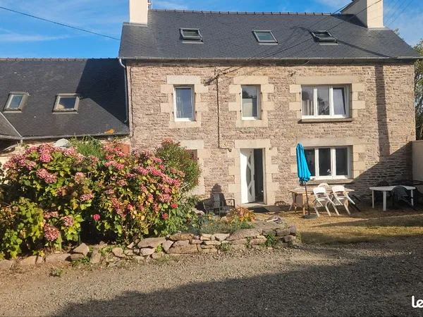 Authentique maison bretonne en pierre rehabitée - vue mer - plouézec