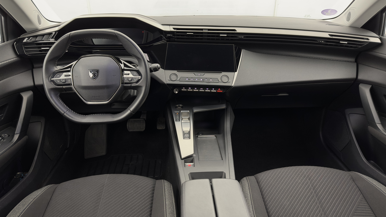 Peugeot 308 SW PHEV 180 e-EAT8 — photo 18