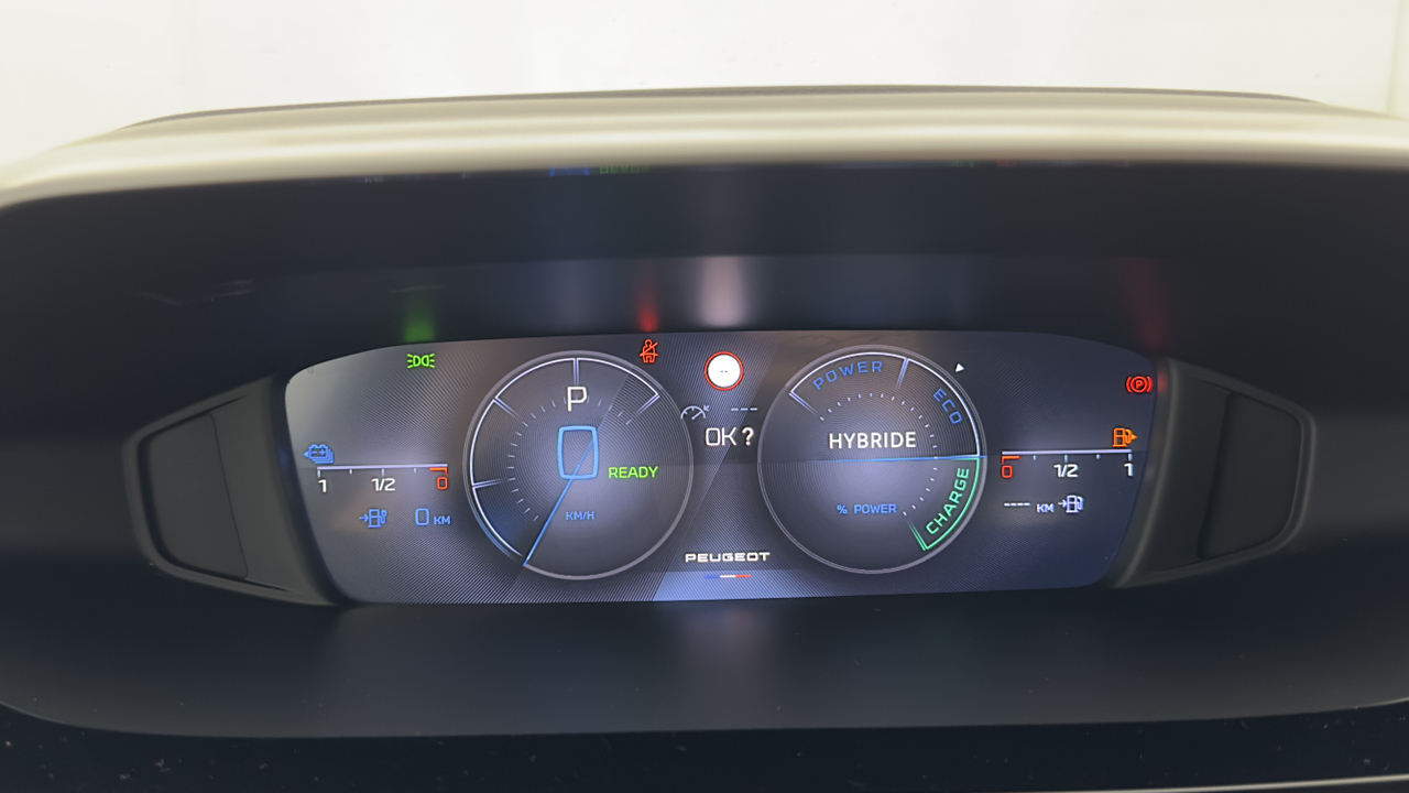 Peugeot 308 SW PHEV 180 e-EAT8 — photo 19