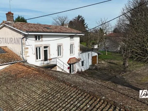 MAISON EN PIERRE NON MITOYENNE - 1600 M² TERRAIN - 290 M² Habitable - 3 CHAMBRES - COMMERCE -