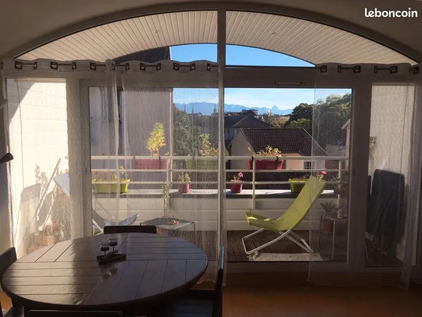 Charmant appartement T3 avec terrasse et vue Pyrénées