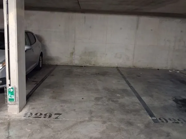 Place de parking sous-sol sécurisée - place Molière
