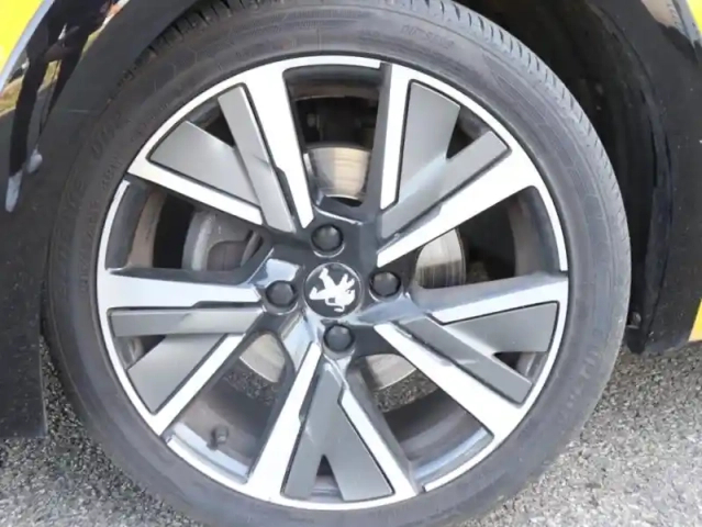 Peugeot 208 1.2 puretech 130ch s&amp;s gt eat8 — photo 11