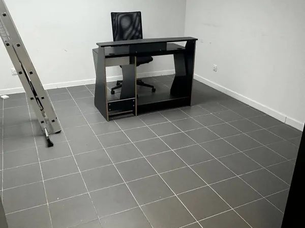 Bureau et espace de travail Location La Courneuve   550€