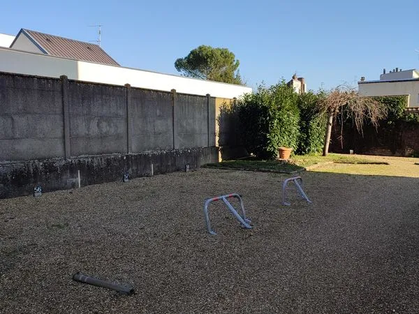 3 places de parking privatives à vendre - Résidence Beaulieu, Louviers - déjà louées pour 2 places