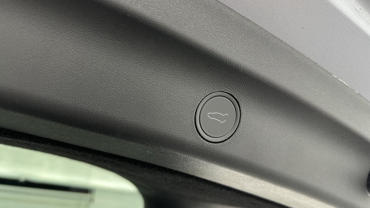 Tesla MODEL Y Standard RWD — photo 29