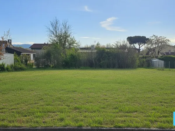 Terrain 894 m²
