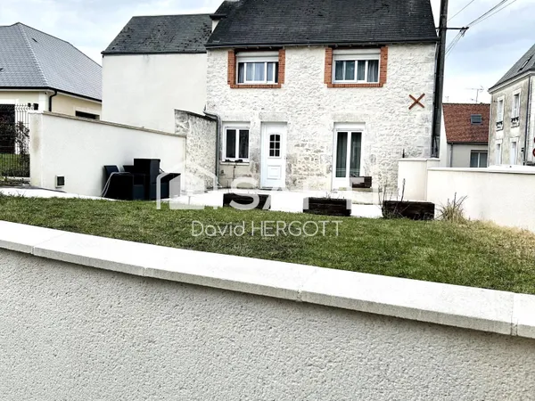 Propriété composée de deux logements - 1052 m² de terrain clôturé