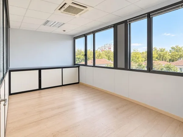 BÉZIERS - CARRÉ D'HORT | 134 M² DE BUREAUX PRIVATIFS, LUMINEUX ET DÉJÀ AMÉNAGÉS
