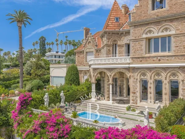 CANNES CALIFORNIE - TRIPLEX 380m² - VUE MER - PISCINE PRIVATIVE