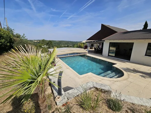 Maison 10 pièces 280 m²