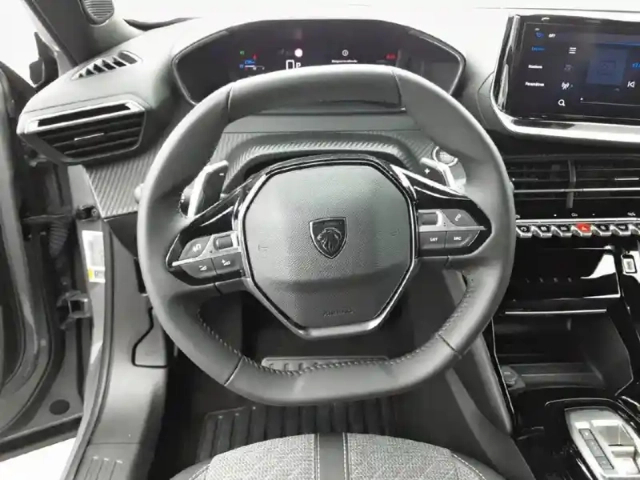Peugeot 2008 hybrid 145 e-dcs6 — photo 32