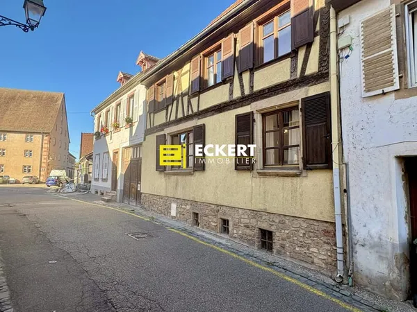 MOLSHEIM, maison d'env. 140m², 2 places parking intérieures +