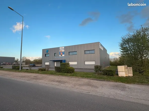 BÂTIMENT / ENTREPÔT 550 m² SUR TERRAIN DE 2 591 m² - ANCENIS-SAINT-GÉRÉON