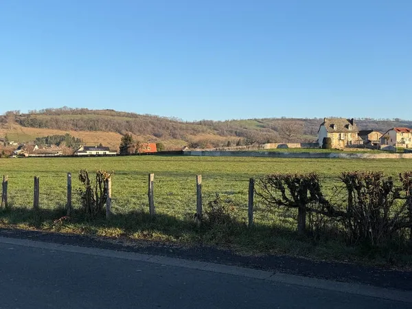 Terrain 647 m²