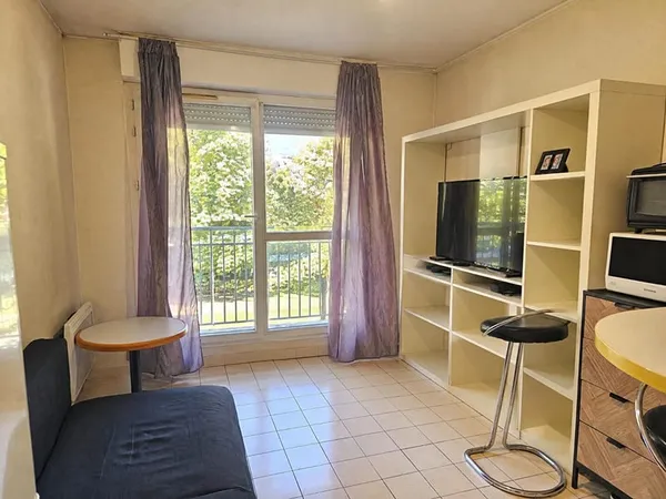 Sudio meublé - balcon et parking