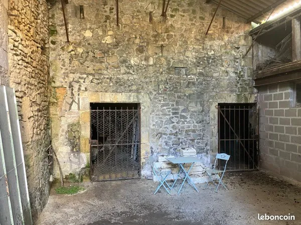 Hangar avec caves à louer