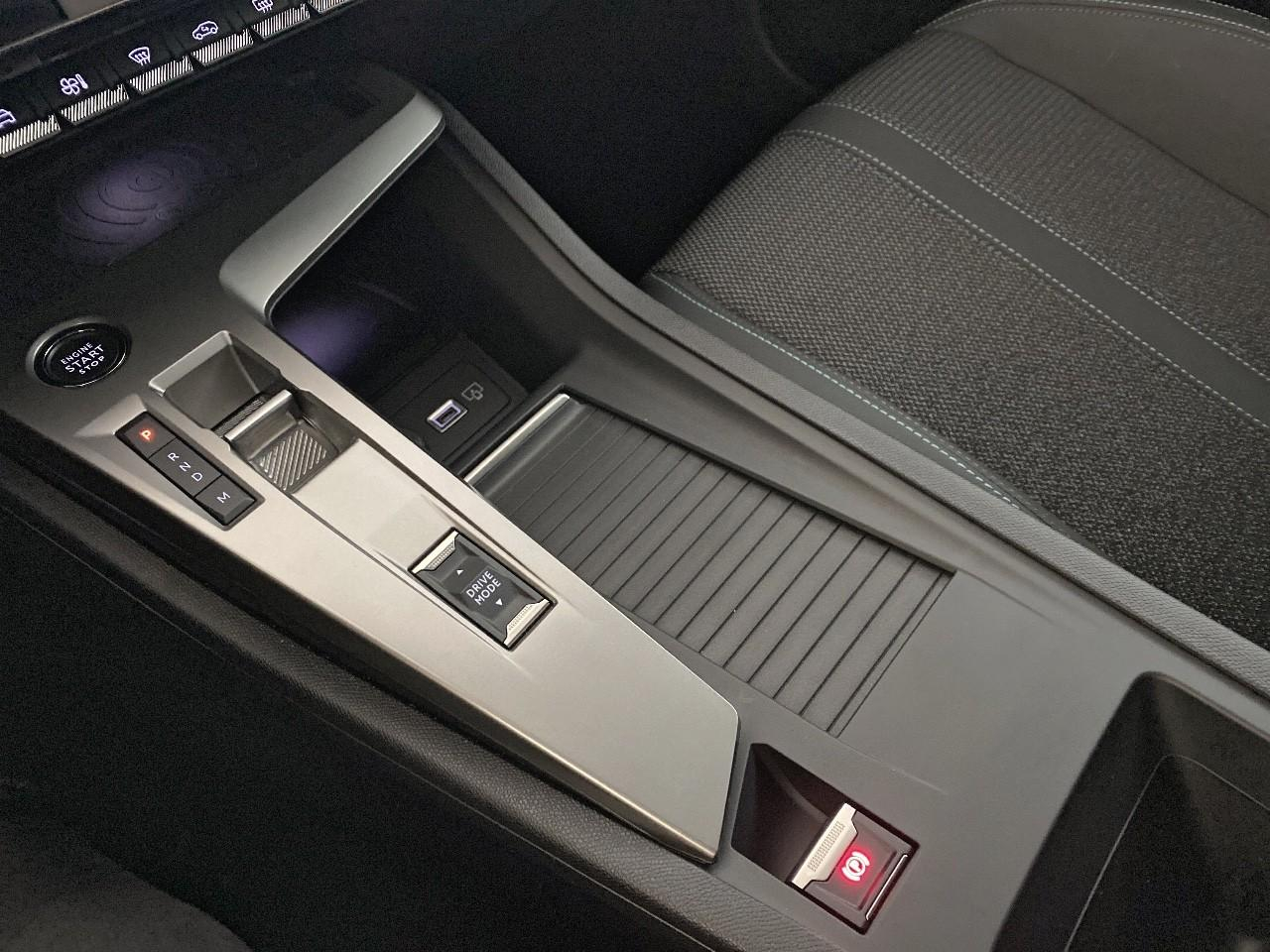 Peugeot 308 sw hybrid 145 e-dcs6 allure — photo 18