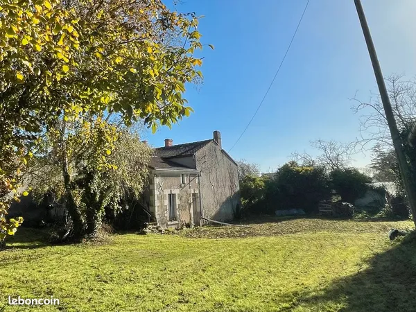 Maison Taizé 79100
