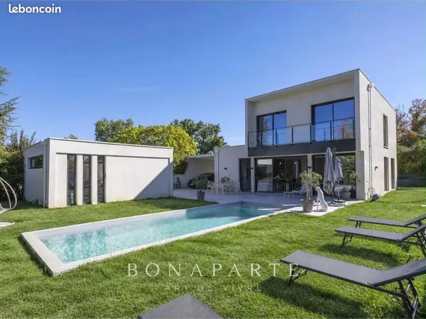 Propriété 6 pièces 247 m²
