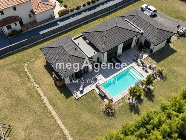 Villa d'exception de 150 m² avec piscine sur 2 496 m² - Sainte-Eulalie
