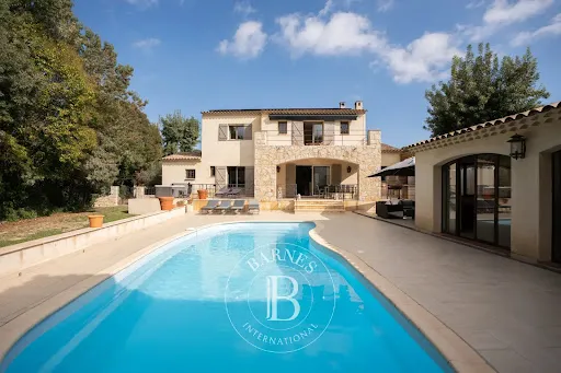 Villa 8 pièces 295 m²