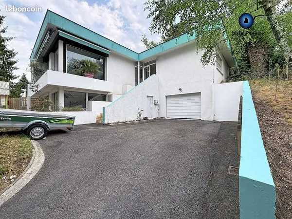 Maison 9 pièces 196 m²