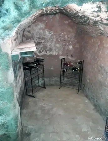 Location cave (bouteille, meubles, légumes, ...) 10m2, sécurisé 2 portes dans village