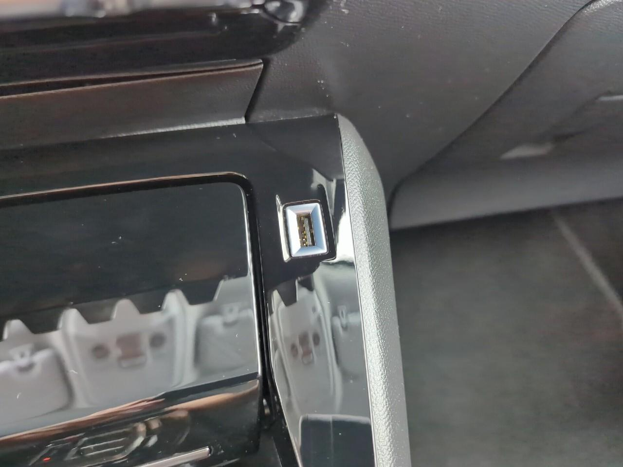 Peugeot 2008 puretech 130 s&s eat8 allure — photo 25