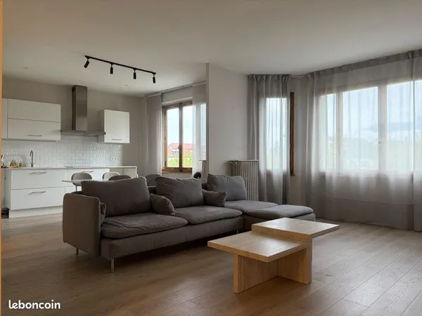 Superbe T4 lumineux de 87 m² - Secteur Courier / Annecy - Balcon & Cave