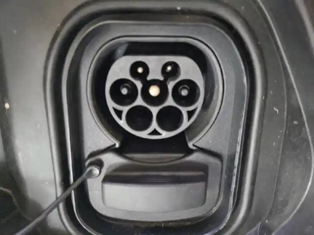 Peugeot 208 electrique 50 kwh 136ch — photo 33