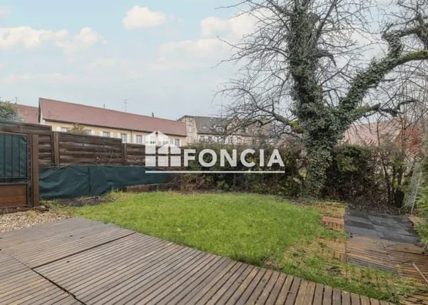 ANDLAU Appartement Triplex comme une maison avec garage, parking et jardin privatif
