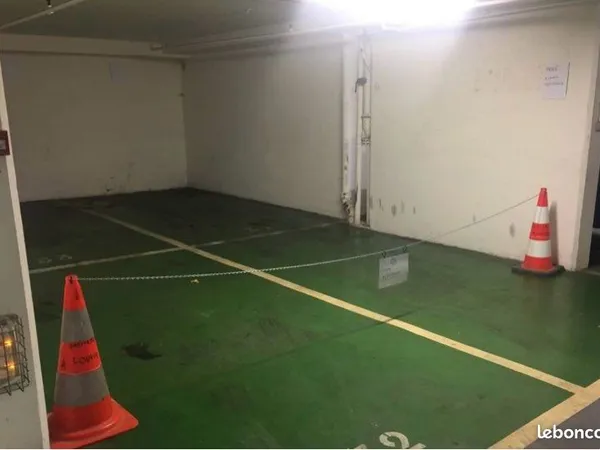 Lot rare de 4 places de parking sécurisées - Paris 2e - Rue de la Paix