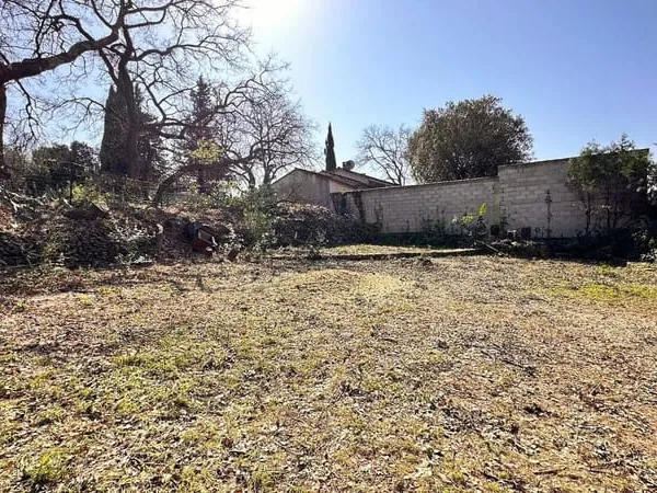 Terrain 330 m²