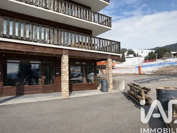 Local commercial 140 m²