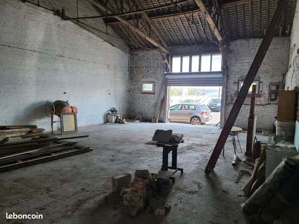 Port Jérôme Quillebeuf grand hangar avec bureaux possibilité activité de garage 175 m²