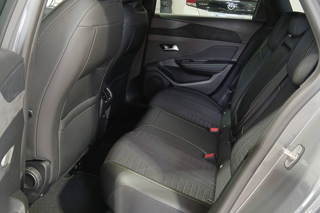 Peugeot 308 SW — photo 11