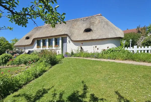 Magnifique chaumière de 146m², 4 chambres, avec jardin paysager et grand garage