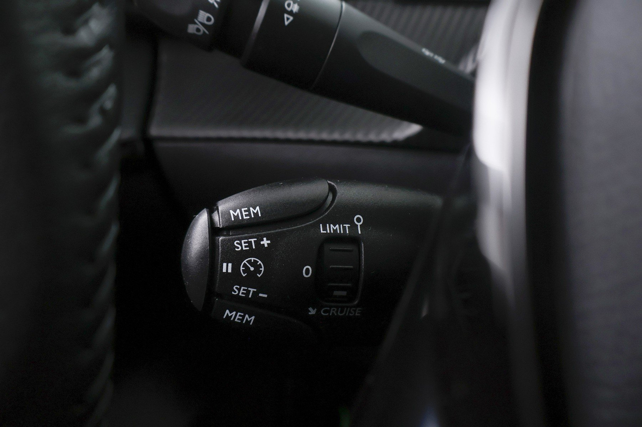 Peugeot 208 — photo 22