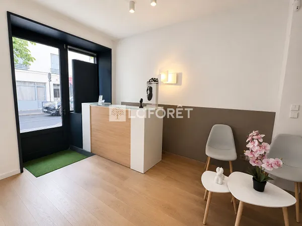 Local commercial 1 pièce 57 m²
