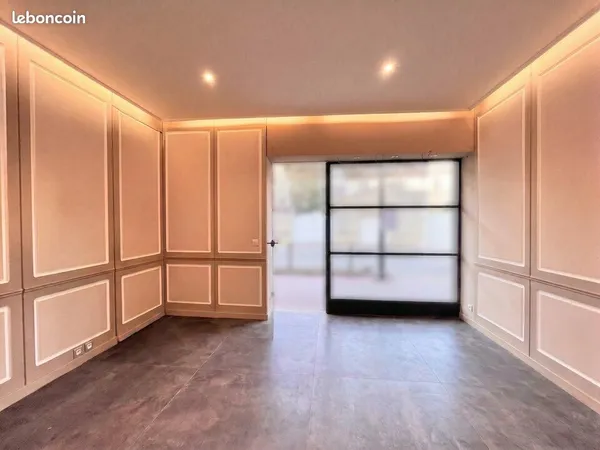 LOCAL COMMERCIAL 18 m² ANTIBES