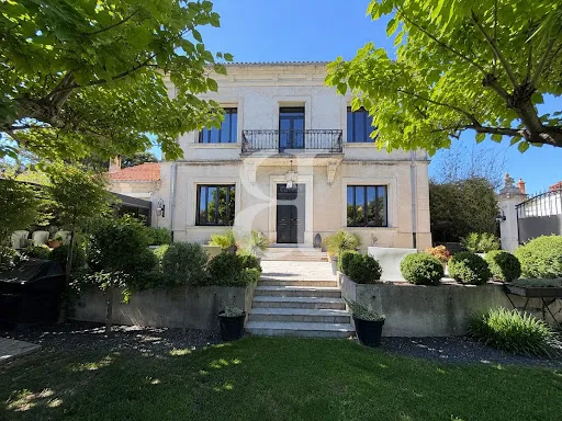 Mas provençal 6 pièces 218 m²